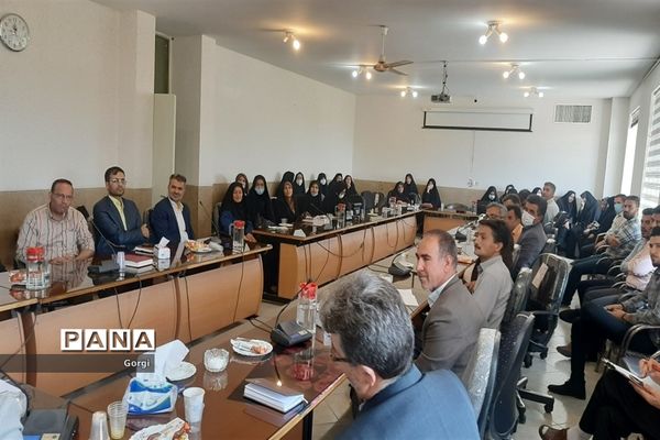 بازدید معاون پرورشی و فرهنگی اداره‌کل آموزش و پرورش استان اصفهان  از مدارس شهرستان چادگان