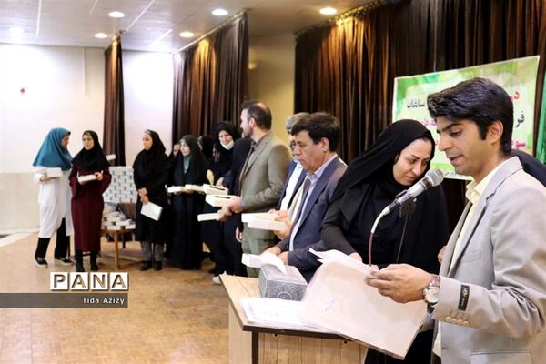 تقدیر از برگزیدگان جشنواره فرهنگی هنری فردا در آباده