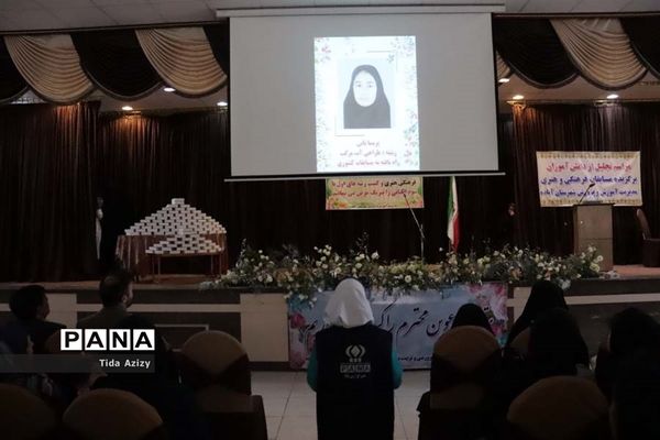 تقدیر از برگزیدگان جشنواره فرهنگی هنری فردا در آباده