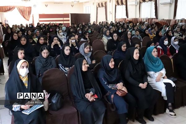 تقدیر از برگزیدگان جشنواره فرهنگی هنری فردا در آباده