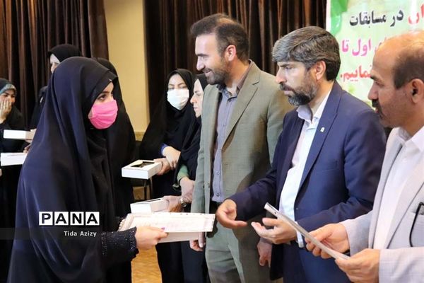 تقدیر از برگزیدگان جشنواره فرهنگی هنری فردا در آباده