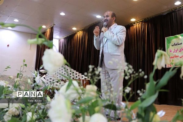 تقدیر از برگزیدگان جشنواره فرهنگی هنری فردا در آباده