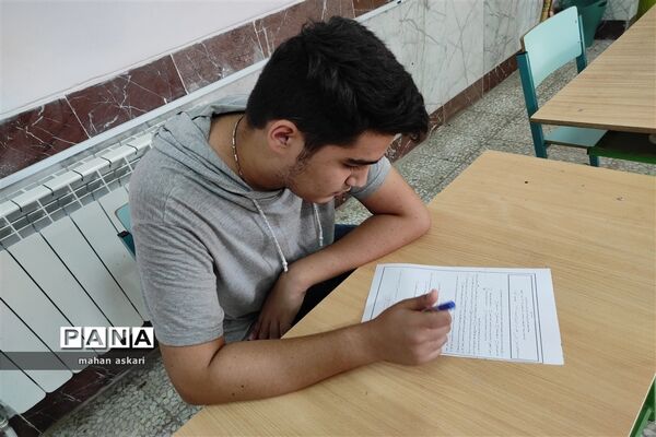 آزمون کتابخوانی دانش‌آموزی در گلوگاه