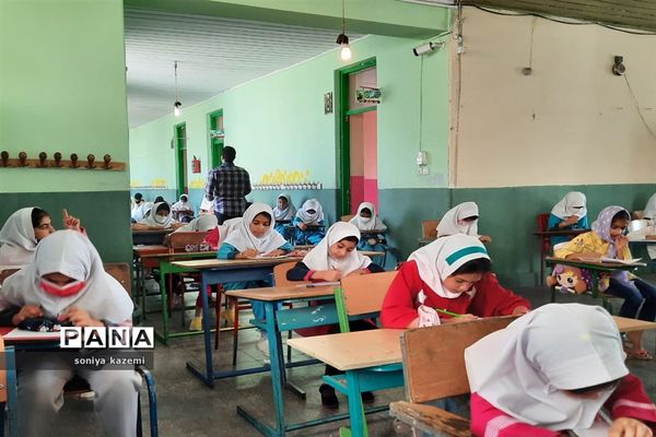 آزمون کتابخوانی دانش‌آموزی در ساری