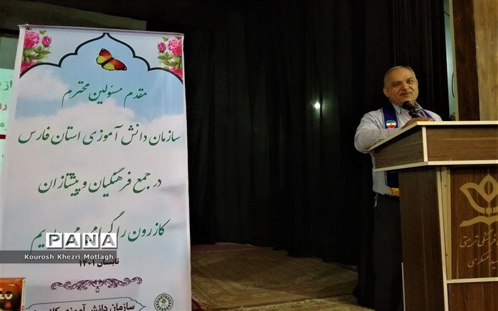 تجلیل از یک‌هزار نفر از مقام آوران برنامه‌های سازمان دانش‌آموزی در کازرون