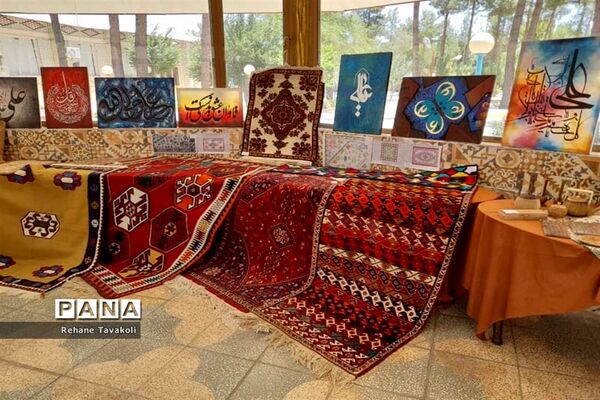 افتتاح نمایشگاه دستاوردهای دانش‌آموزان فرهنگی هنری در آباده