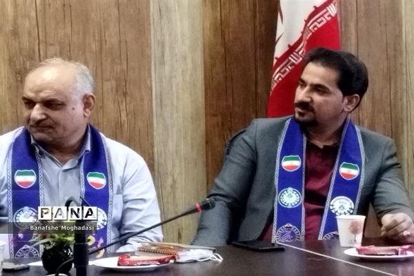 جلسه مجمع اعضا و مربیان و هیات رئیسه مجلس دانش‌آموزی ناحیه ۴ شیراز