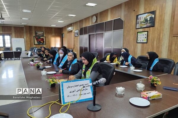 جلسه مجمع اعضا و مربیان و هیات رئیسه مجلس دانش‌آموزی ناحیه ۴ شیراز