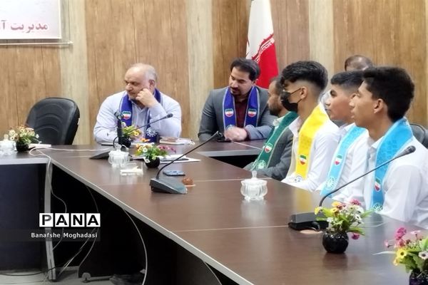 جلسه مجمع اعضا و مربیان و هیات رئیسه مجلس دانش‌آموزی ناحیه ۴ شیراز