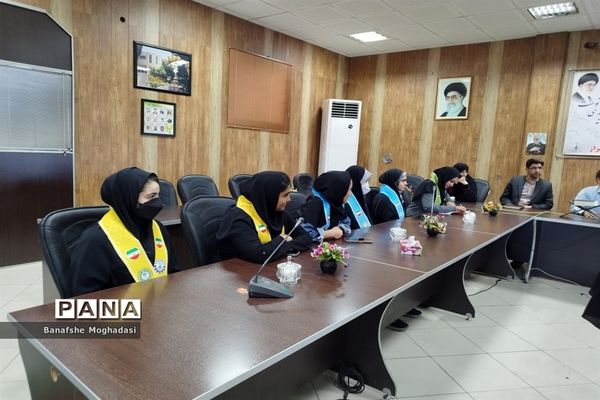 جلسه مجمع اعضا و مربیان و هیات رئیسه مجلس دانش‌آموزی ناحیه ۴ شیراز