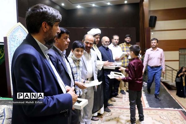 محفل انس با قرآن با عنوان آیه‌های غدیر در آباده