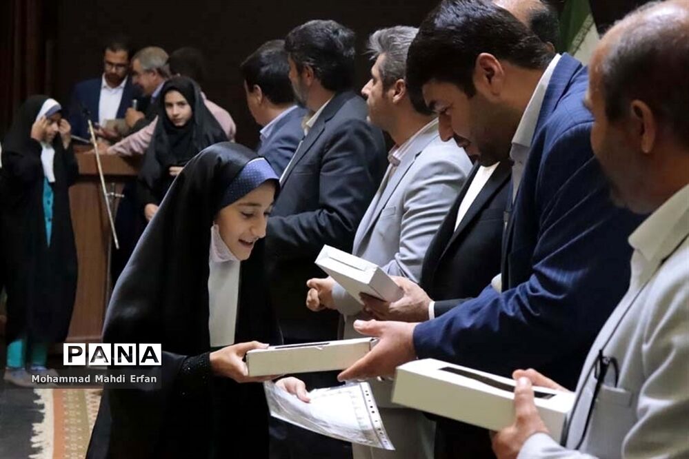 محفل انس با قرآن با عنوان آیه‌های غدیر در آباده