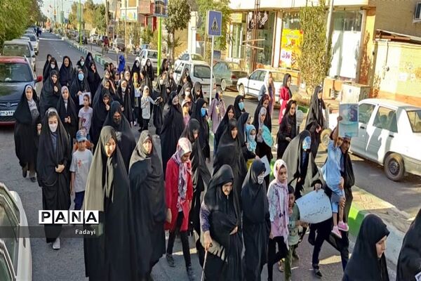گردهمایی بانوان اردستانی در حمایت از حجاب و عفاف