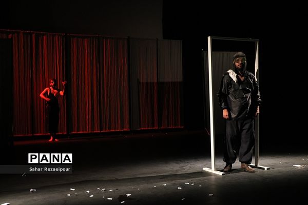 اجرای نمایش «برگشتن افتخارآمیز مردان جنگی» در پردیس تئاتر شهرزاد