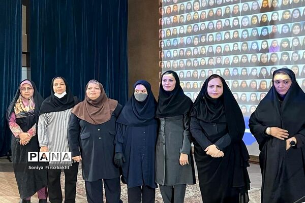 مراسم تجلیل از برترین‌های آموزشی و پرورشی دبیرستان ام‌ابیها شهرستان بوشهر