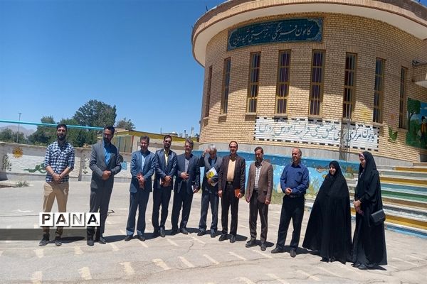 بازدید معاون پرورشی و فرهنگی اداره‌کل آموزش و پرورش استان اصفهان از مدارس شهرستان فریدن
