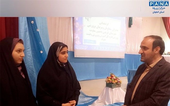 بازدید معاون پرورشی و فرهنگی اداره کل آموزش و پرورش استان اصفهان از مدارس شهرستان  فریدن/فیلم