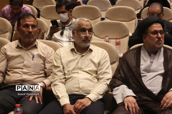 افتتاح نگارخانه مقاومت و برگزاری نشست تشریح یادواره شهدای ارتش در قم