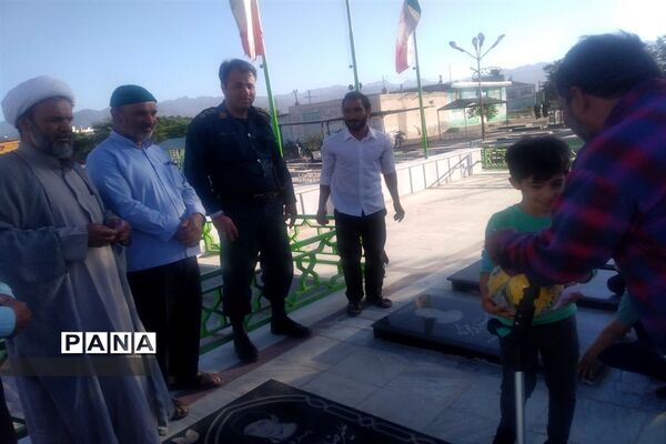 رزمایش دوچرخه‌سواری دانش‌آموزان روستای دهنو، خلیل‌آباد