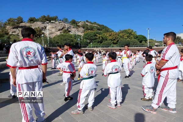 همایش پیاده‌روی و نمایش حرکات رزمی ورزشکاران استان خراسان‌ رضوی