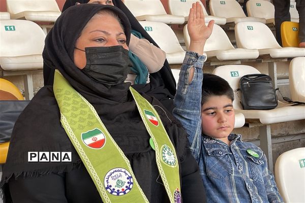 حضور پیشتازان ناحیه یک اهواز در اجرای سرود سلام فرمانده