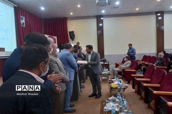 تجلیل از تولیدکنندگان بخش کشاورزی کاشمر و کوهسرخ