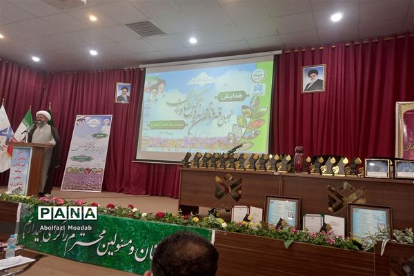 تجلیل از تولیدکنندگان بخش کشاورزی کاشمر و کوهسرخ