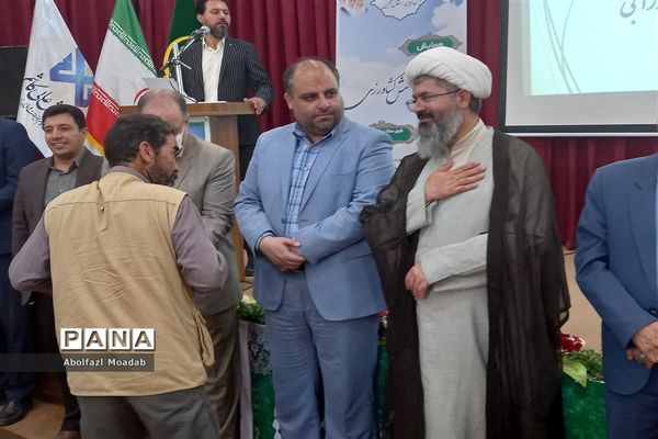 تجلیل از تولیدکنندگان بخش کشاورزی کاشمر و کوهسرخ