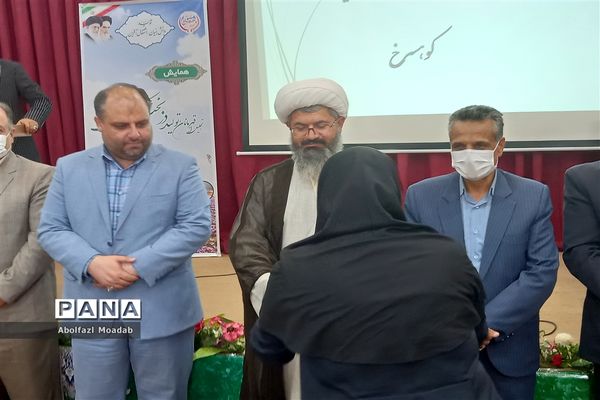 تجلیل از تولیدکنندگان بخش کشاورزی کاشمر و کوهسرخ