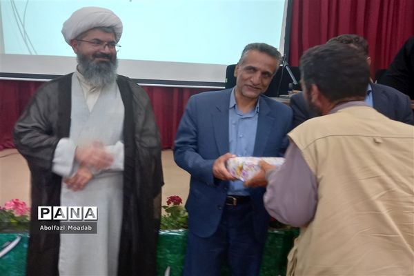 تجلیل از تولیدکنندگان بخش کشاورزی کاشمر و کوهسرخ