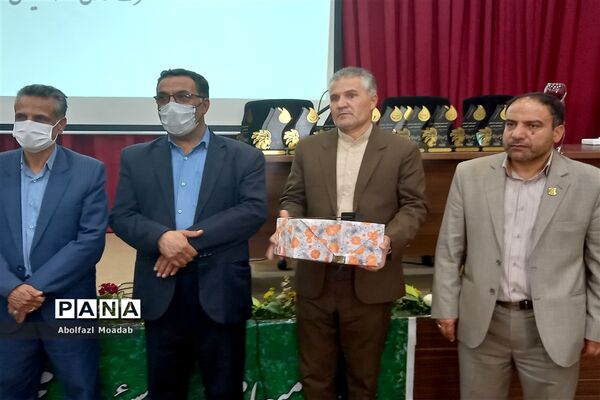 تجلیل از تولیدکنندگان بخش کشاورزی کاشمر و کوهسرخ
