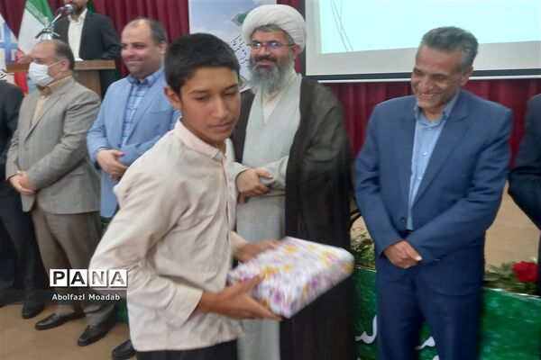 تجلیل از تولیدکنندگان بخش کشاورزی کاشمر و کوهسرخ