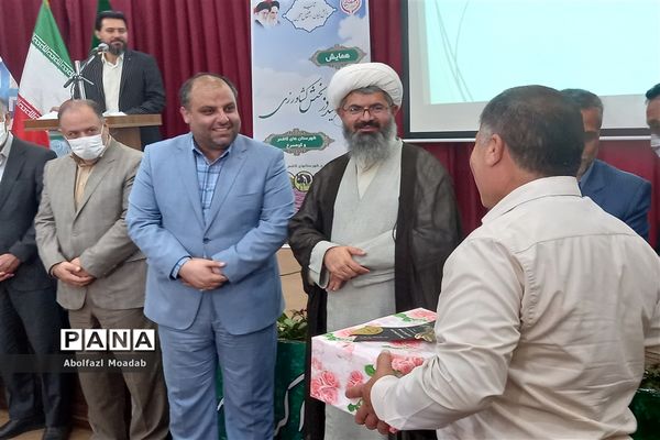 تجلیل از تولیدکنندگان بخش کشاورزی کاشمر و کوهسرخ