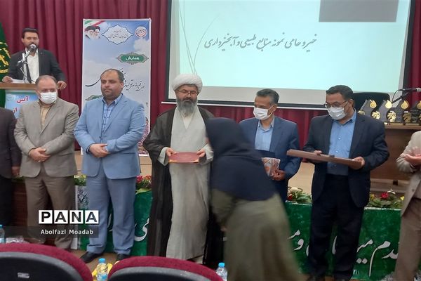 تجلیل از تولیدکنندگان بخش کشاورزی کاشمر و کوهسرخ