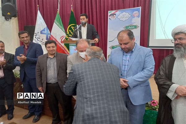 تجلیل از تولیدکنندگان بخش کشاورزی کاشمر و کوهسرخ