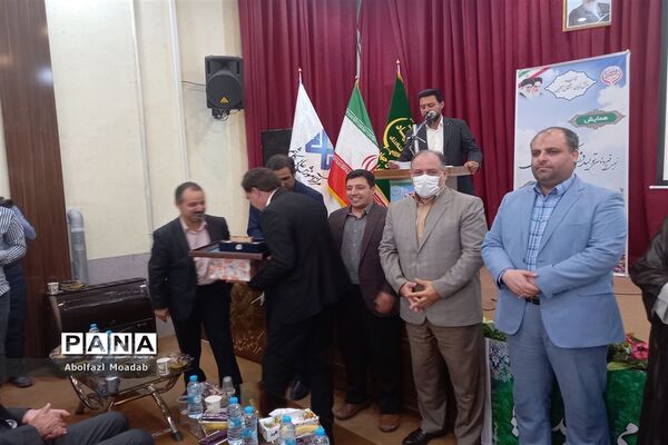 تجلیل از تولیدکنندگان بخش کشاورزی کاشمر و کوهسرخ