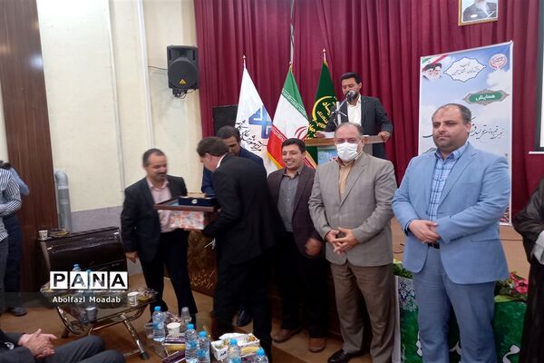 تجلیل از تولیدکنندگان بخش کشاورزی کاشمر و کوهسرخ