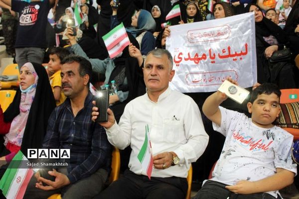 اجتماع غدیری‌ها و اجرای سرود سلام فرمانده در اهواز