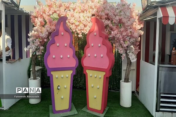 برگزاری جشنواره بستنی و شاه توت در بوستان آب و آتش