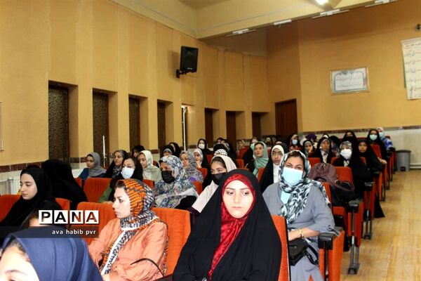 مراسم تجلیل از برگزیدگان مسابقات قرآن و عترت و نماز
