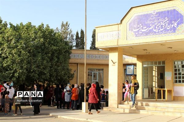 برگزاری جشنواره رنگ‌ها و آب‌ها ویژه کودکان در شیراز