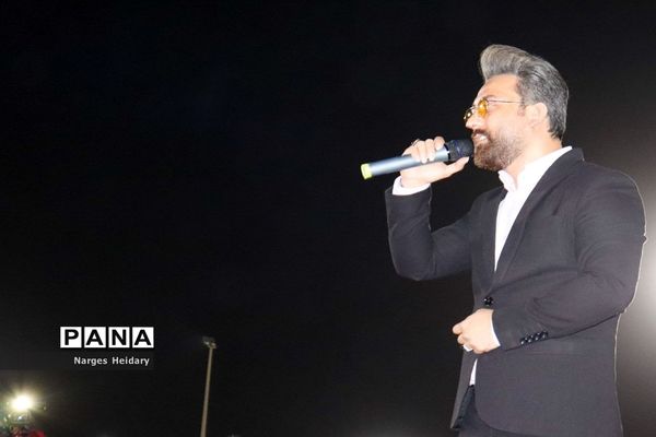 جشن بزرگ غدیر با اجرای سرود سلام فرمانده در امیدیه