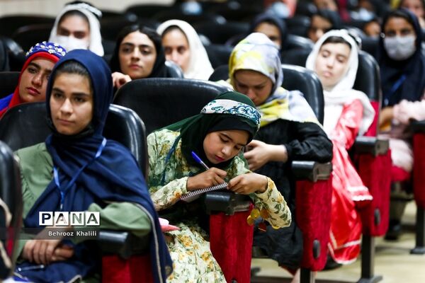 برگزاری کلاس‌ها و دوره‌های آموزشی ویژه دانش‌آموزان عشایر کشور در اردوگاه ثامن الحجج مشهد مقدس
