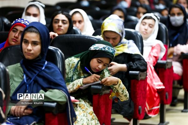 برگزاری کلاس‌ها و دوره‌های آموزشی ویژه دانش‌آموزان عشایر کشور در اردوگاه ثامن الحجج مشهد مقدس