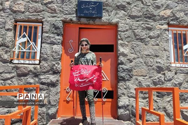 صعود خبرنگار پانای رودهن، به بام ایران
