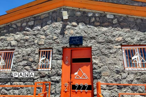 صعود خبرنگار پانای رودهن، به بام ایران