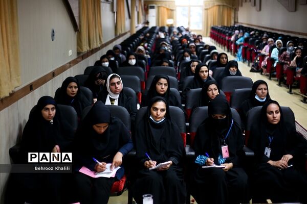 برگزاری کلاس‌ها و دوره‌های آموزشی ویژه دانش‌آموزان عشایر کشور در اردوگاه ثامن الحجج مشهد مقدس