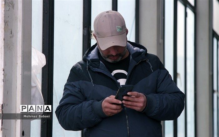 اگر سرتان همیشه در گوشی است، بخوانید