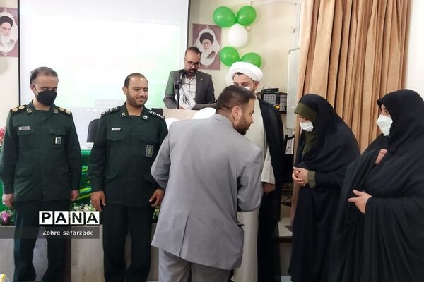 مراسم‌ تکریم و معارفه مسئول بسیج فرهنگیان آموزش و‌ پرورش رودهن