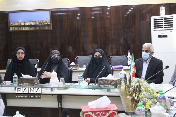 نشست هم‌اندیشی دانش‌آموزان تراز انقلاب اسلامی استان بوشهر